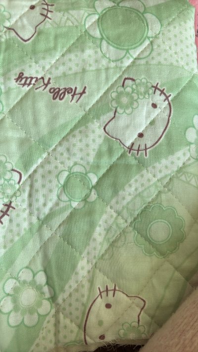 全是kitty布料，快递也很快，马上就收到货了，真的很开心，布料真的有种魔力，特别老布料，满满的情绪价值