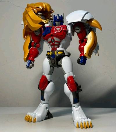 特别特别帅气的狮子擎天柱，整体的质感很好，我非常的喜欢，到货速度特别的快，让我非常的开心，太酷炫了吧