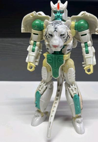 这款变形金刚真的太帅了，白虎真的特别的写实，而且特别的酷炫，我非常的喜欢，到货速度特别快，包装特别的好，然后我会继续的购买的，太酷炫了
