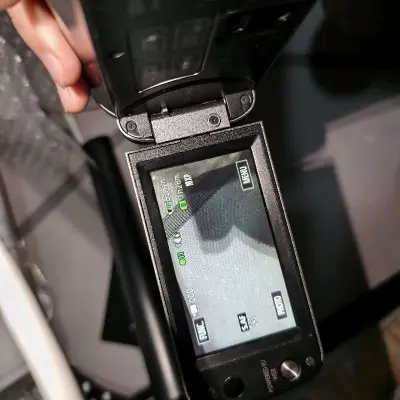 商品的状态还是很真实的，卖家没有隐瞒什么伤痕什么的，机器的总体状态很好。dv里还有上一任机主的照片，特别美好。物流选的是ems，总的来说还是很快的，系统审核电池那些还是比较快的。国内这款炒的还挺贵的，在这上面加上运费比国内便宜好几百，还是很实惠的。





