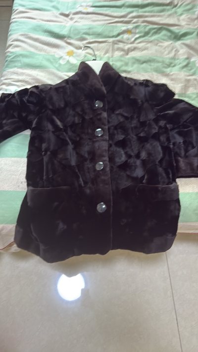 作为老日语人第一次用挖煤姬，体验感很好。首先页面很整洁，看着舒适，一键中日价格切换，不用自己哼哧哼哧换算了。其次这次淘到的中古貂质量还不错，虽然是封闭皮版，外表成色还蛮OK。已复购到库，希望第二次也顺利。