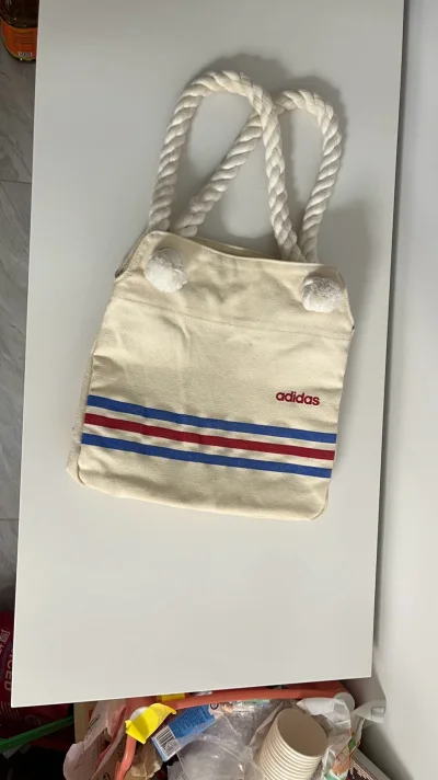 买到了一个超级稀有的阿迪达斯麻绳包包 状态什么的都很行，而且非常便宜的价格就拿到了 平台还有积分抵扣运费 非常良心推荐


