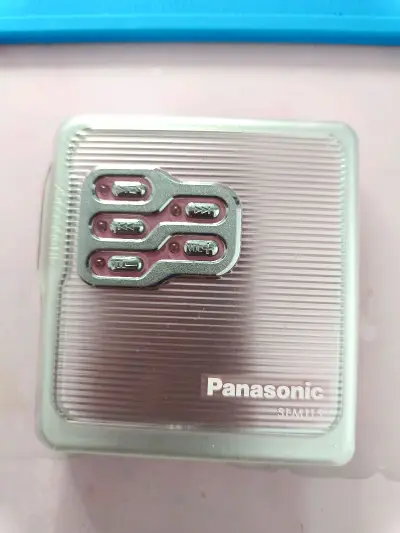 平安到家的这一单有六台MD随身听，卖家描述三台正常读碟，三台状态不确定，经过简单处理和使用外置电源，另外三台也可以正常使用了，值得惊喜一下