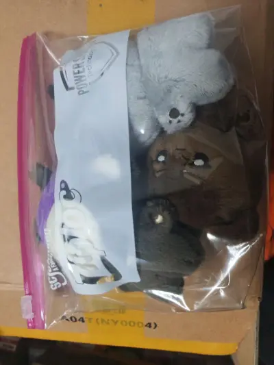 这次又用挖煤姬从韩国闪电市场代购了很多喜欢的棉花娃娃，挖煤姬包装挺结实的，宝贝都完好无损，样式也很全，让人安心，下次有需要再来