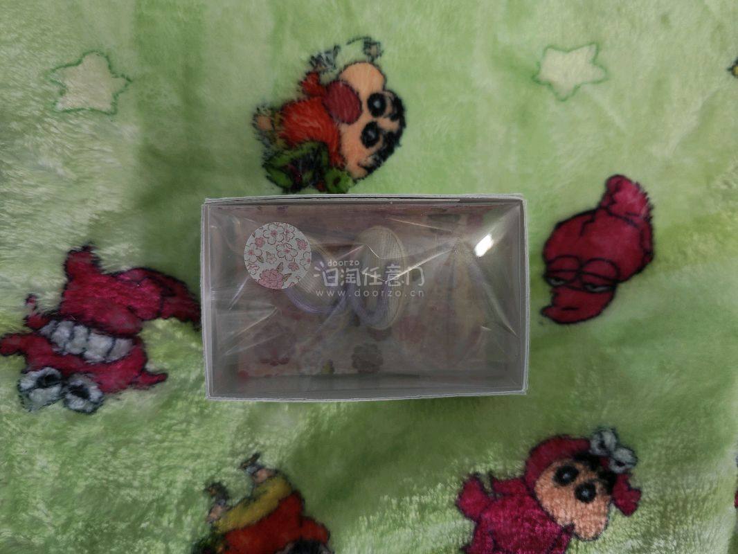 第一次买日本作者的木屐 收到以后很惊喜～非常精致可爱的木屐 很适合丽佳娃娃 颜色也很清新 和服都能百搭 很惊讶居然能做出圆润的形状 真的非常好看！


