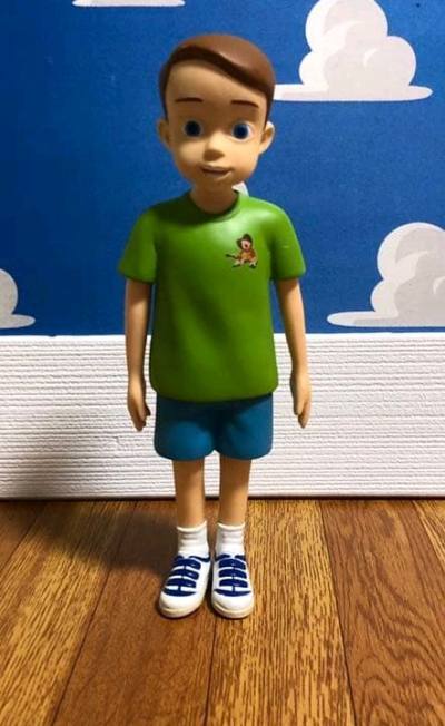 终于买到了喜欢的玩偶，不得不说蛮顺利的，玩偶成色也很不错，感觉做工很漂亮，物业速度蛮快的，期待下一次的海淘！