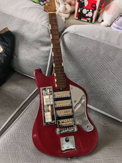 等了好久终于在这个平台上代购了心心念念teisco吉他，非常开心的代购体验，以后会一直选择这样的代购 开心