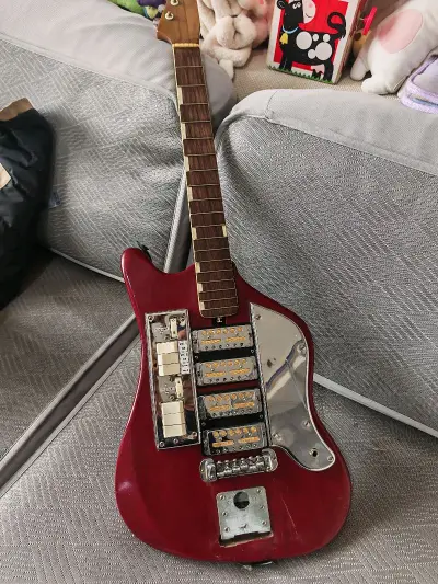 等了好久终于在这个平台上代购了心心念念teisco吉他，非常开心的代购体验，以后会一直选择这样的代购 开心