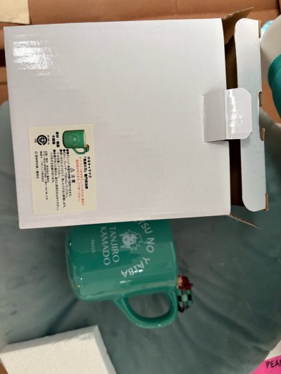 第一眼就被颜值征服！颜色太治愈了，喝水都变得勤快。材质厚实无异味，是开启一天好心情的钥匙。每天提醒自己多喝水，性价比很高。
