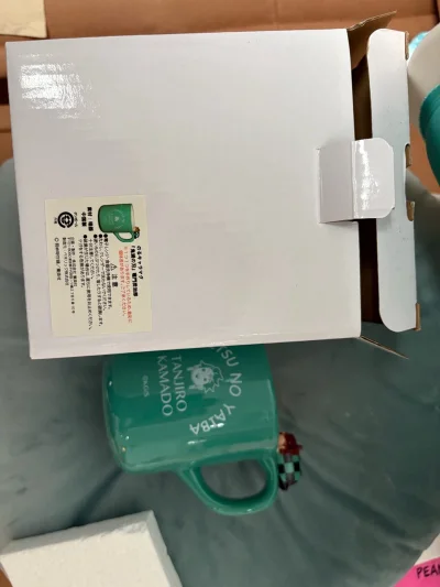 第一眼就被颜值征服！颜色太治愈了，喝水都变得勤快。材质厚实无异味，是开启一天好心情的钥匙。每天提醒自己多喝水，性价比很高。
