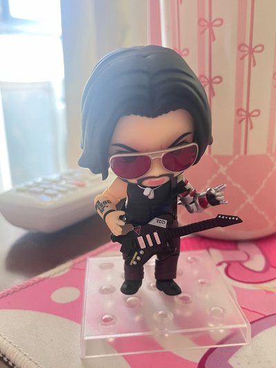 国内炒到k+的强尼银手粘土人在煤炉上找到了便宜的没有头发其他全新仅拆盒的货。。。买了个散件的头发组装起来跟新的一样还有盒子^_^走的竹蜻蜓线也是非常快！下次还会继续用！