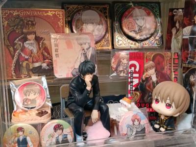 这是寒假在挖煤姬上买的，银魂色纸贴纸，还有生日徽章，这两个色纸的柄图挺少见的つ♡⊂。这一次走的是国际用了积分优惠了很多，到的特别快，拆信封真的很激动（｀Δ´）！