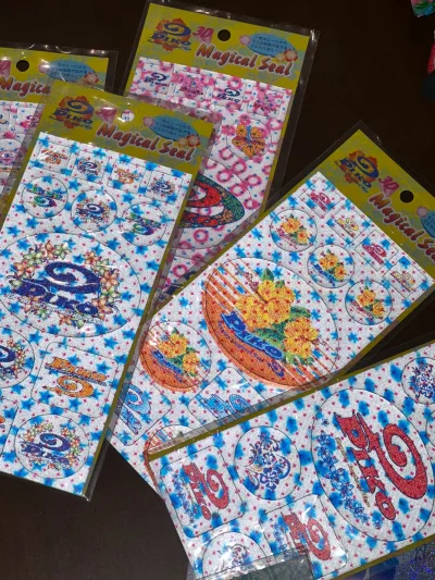 又淘到了很多piko的贴纸，还有扶桑花浴衣kitty 
这次使用没有包装邮寄回来也是无损的！！！
准备再寄一箱了！期待！