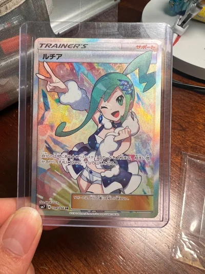 买了张老卡刘琪亚 
无划痕翘边框很正角很干净
已经送psa看看能不能p10
用的是ems，挖煤姬打包的很好，到香港收到货也很不错
很满意