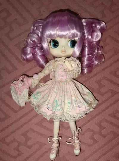 在挖煤姬买到了喜欢了很久的玩偶和娃衣，状态都非常好，运输走的是ems，速度非常快，包装也很安全，还会继续使用的


