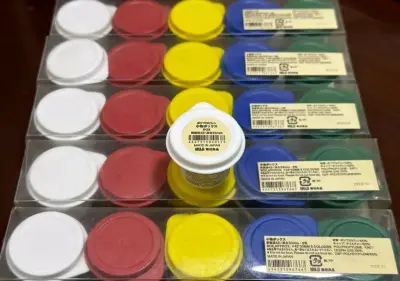 平台偶遇停产多年的無印良品小物五色收纳盒，价格也很便宜，果断入手，超级喜欢。全新的，还有化妆小包，做工超级棒，国内2016年店里见过，非常优秀的设计。