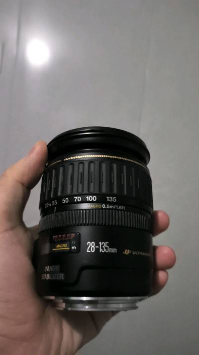 这次购买的是佳能ef28135is镜头，这个镜头成像很好，而且带防抖功能，物流也比较快，满意的一次购物体验。