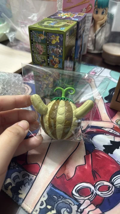 终于买到了老沙的沙沙恶魔果实了。也是在挖煤姬上找到了这款娃娃机限定的手办，做工也很好，完美复刻了恶魔果实的形象
