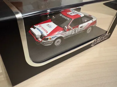 挖煤姬第N单，这次入的是WRC 1990 的冠军车，也让本人的拉力车收藏之旅及Safari分站收藏之路更进一步。车模品相极佳，Marlboro水贴清晰完整，实在是难得一见的优等品！



