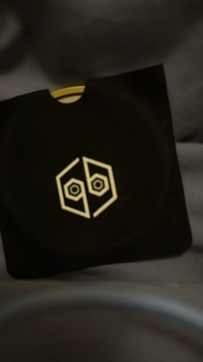 下单后，物流信息更新得很快，打包严实牢固，拆开包裹时没有任何破损。商品和图片几乎没差别，做工、材质都超出预期，试用到现在都很满意。