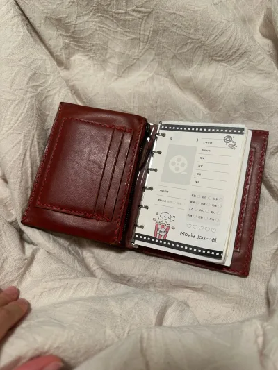 Henry cuir自从停产绝版后价格居高不下，这本是我在煤炉上看到然后用挖煤姬赶紧下手的，非常迅速的抢到了，价格很合适，颜色超美丽，成色也好！完全是?分！挖煤姬真的下单挺快的，有些需要手速的也能超快助我买到！