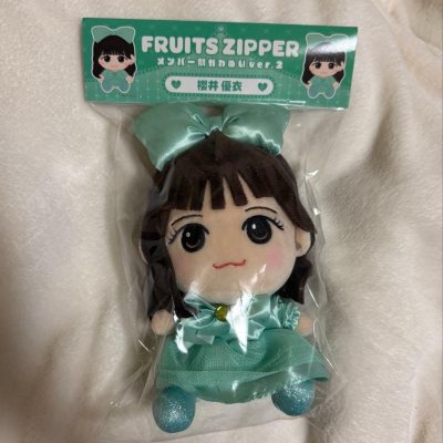 手指点一点，隔海的那只娃娃就跨过语言和距离，躺进我怀里。原来这世上的想念，都可以托付给一个软件，让它替我漂洋过海，把一份旧梦，完好无损地捧到眼前。