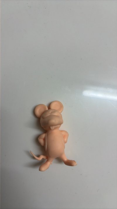 这次买了热斗小马里的老鼠师傅橡皮，还有龙剑道的杂兵以及电磁战队里的女反派希波丽娜，可惜的是女反派的手掉了下来。