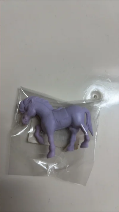 很满意的一次采购，买了一大堆热斗小马的橡皮，有自己喜欢的颜色，还买到了天线宝宝的吸尘器诺诺，不过外盒有点破了。


