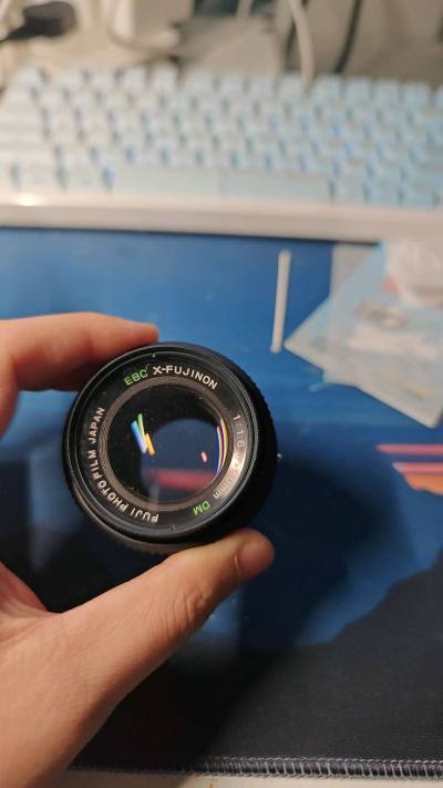 这次入手的富士EBC X-FUJINON镜头成色超出预期，很干净很好用的镜头，感觉被保养的很好，到手以后也不用去再做保养了镜片通透无霉无划，整体状态非常好。卖家打包细致，物流速度快，沟通顺畅耐心，购物体验特别满意，性价比超高，推荐给喜欢复古镜头的朋友！


