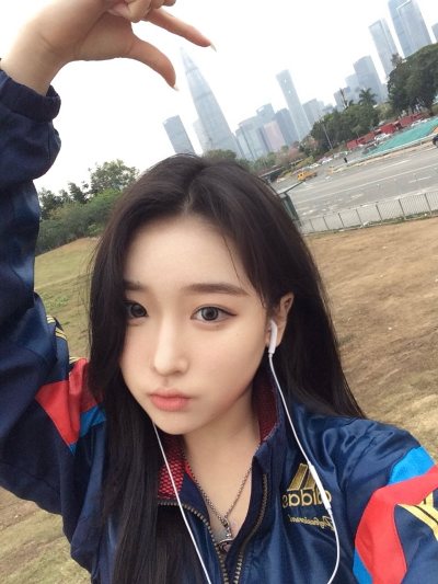 第一次用挖煤姬买东西，还是很忐忑怕收到货有残次什么的，但等了一个多月后收到的很干净，而且衣服几乎全新非常好，在这个平台上买还很便宜，真是捡到宝了