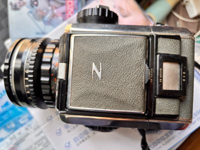 看了很久，碰上给力的优惠券拿下，真的很不错。淘到心仪的相机。比我年纪还大，但是二手老相机来说品相还算可以了。