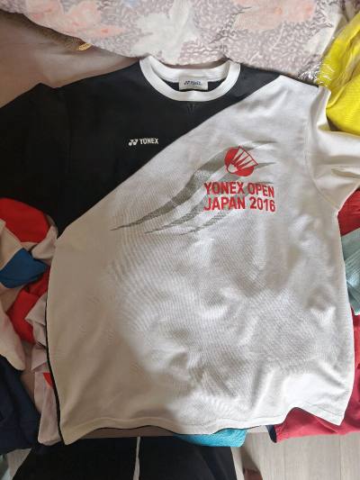 又淘到了漂亮稀有的正品YONEX，用美丽的价格淘到美丽的衣服。都是中国没有的款式非常非常好看。运输和都买都很方便。