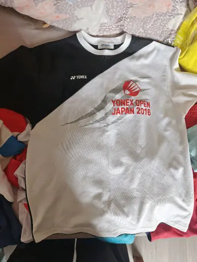 又淘到了漂亮稀有的正品YONEX，用美丽的价格淘到美丽的衣服。都是中国没有的款式非常非常好看。运输和都买都很方便。