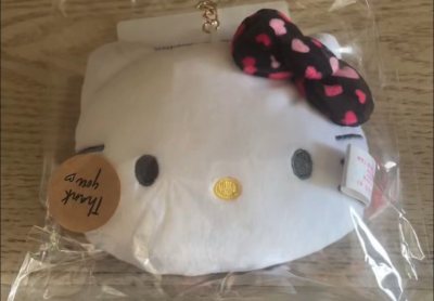 这次我在挖煤姬买到的还有Kitty的小挂件，而且是全新有吊牌未使用的
挖煤姬给我的新人复购优惠券让我以很好的价格买到他
 甚至比在日本还要便宜
而且挖煤姬运费很便宜