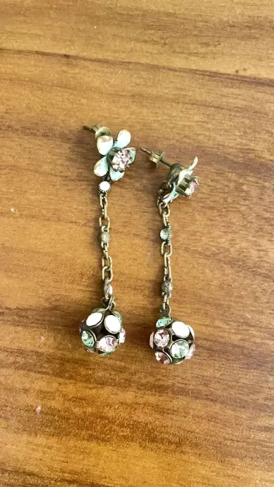 虽然很久没买到米哈奈格林了，这次买到还挺惊喜的，戒指都很有特色，虽然成色略欠佳，价格补回，还是很满意的