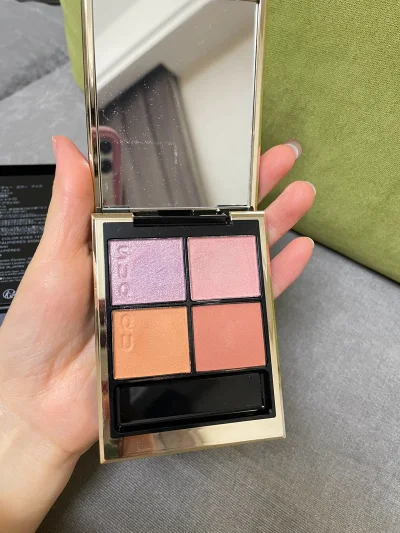 又买了suqqu的眼影，这盘147真的是貌美啊，春人的天菜盘。刚好刷到9折券，价格很实惠。物流选的是日本邮政EPL，时效真的牛，从切下到到货用时两周不到，运费用了积分抵运费也超级香～爱了～