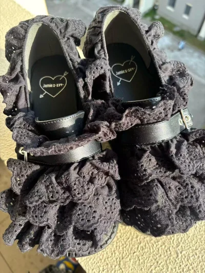 多亏了挖煤姬这个软件我才买到自己从两年前就看中的鞋子！！！！特别喜欢这双，一直在各种软件上面看了很久终于在这买到了，而且成色超级好，特别喜欢！