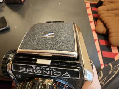 日淘入手勃朗尼卡S2，成色完美，卖家包装用心！金属机身沉甸甸的很有质感，操作顺畅，快门清脆，不愧是“东瀛哈苏”，性价比超高，非常满意！