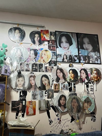 因为这次切了很多扇子，毛绒和cd，选择了海运。一个月左右就到了，到货非常快，快递纸箱很结实。打开更是有很多泡泡纸保护，东西保护的非常好。完美的收到了宝贝很开心。拿到家之后就开始装饰。感谢工作人员的细心包装。还会在继续使用的，感谢！！