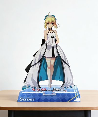 这款なか卯×Fate/stay night 15周年限定的Saber等身亚克力立牌真的太绝了！白礼服造型优雅还原，印刷色彩饱满细腻，亚克力材质通透有质感，立绘细节精致到发丝。作为限定周边，收藏价值拉满，摆在家里瞬间提升桌面格调，包装严实无磕碰，物流也很给力，Fate...这款なか卯×Fate/stay night 15周年限定的Saber等身亚克力立牌真的太绝了！白礼服造型优雅还原，印刷色彩饱满细腻，亚克力材质通透有质感，立绘细节精致到发丝。作为限定周边，收藏价值拉满，摆在家里瞬间提升桌面格调，包装严实无