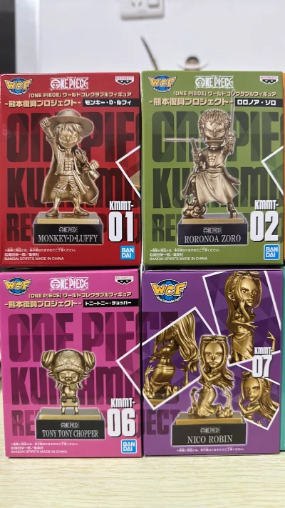 

终于收到了心心念念的海贼王WCF熊本复兴系列手办！整套10个角色，从路飞到甚平，每个都是精致的金色造型，还原度超高。包装严实，日淘物流也很给力，没有磕碰。手办细节满满，底座和角色刻画都很用心，摆在桌上超有排面，是海贼迷必入的收藏款，太满足了！


