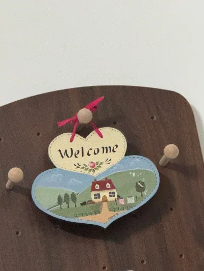 非常好看的手工小装饰板 放在家里很复古很有氛围感 这次购物淘到了很多装饰生活小物件 都很漂亮而且是独一无二的超级满意?