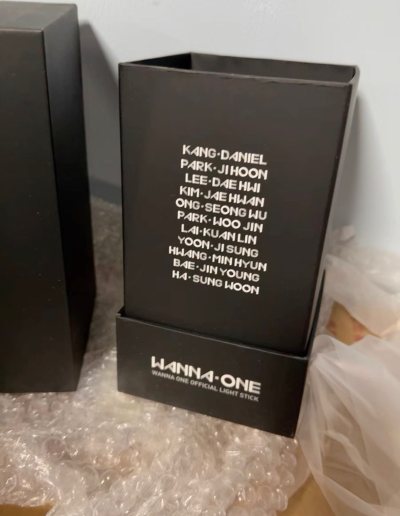 淘古早应援棒垃圾箱选挖煤姬尊没错！入库拍照核验细节，打包防震到位到手我都检查了无明显磕碰，跟详情描述的也一样都是正常可使用的！价格透明，比找代购划算，还能捡漏好价