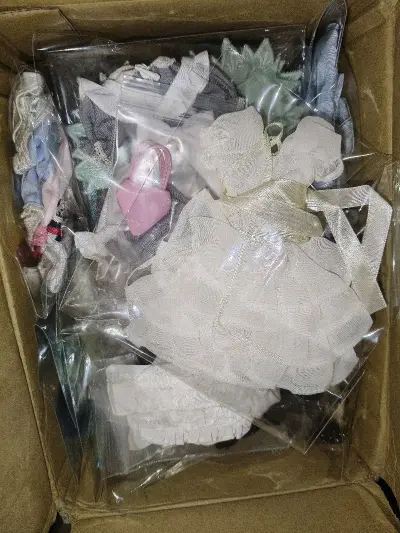 第一次自己在平台日拍居然好价拍到了稀有娃衣！！过年期间发货慢一点但是竹蜻蜓整体还是很快很顺利的，这些娃衣拿到手一看什么都值了