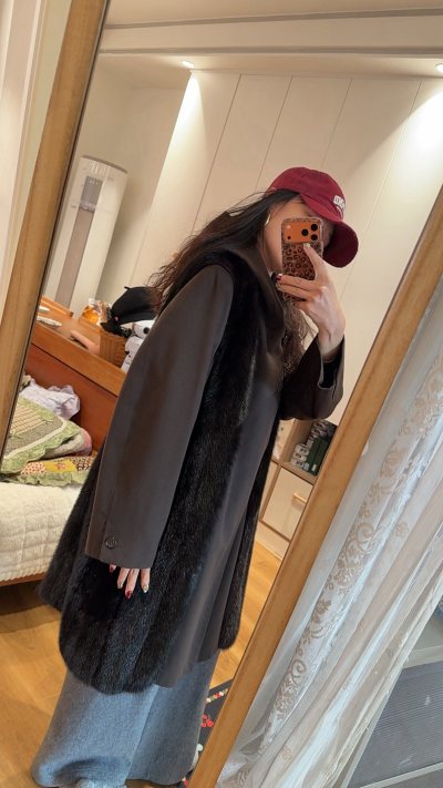 再一次使用挖煤姬买了几件心仪的衣服、收到货很满意！和卖家描述没差别！很喜欢、还会继续购买！满意满意满意?