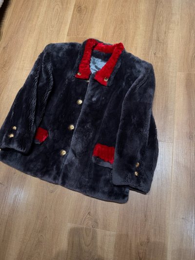 买的几件中古貂收到了、很满意！衣服和卖家描述没有什么区别、发货也很快！购物过程愉悦、还会继续支持挖煤姬的




