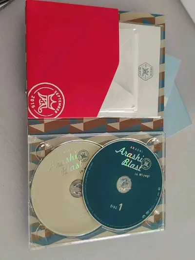 使用竹蜻蜓echo运送回来的，16点运费约200，均摊下来还是比较合适的，碟的状态还可以，没有机子试，但应该全部都是可以播放的


