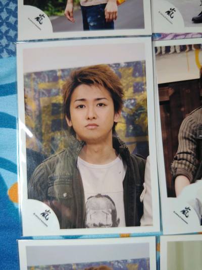 买了些纸片人，重量很轻，但是数量大概是有三十多到四十张这张，没办法走竹蜻蜓，只能用邮政，重量比较轻运费也还行，但就是有被税的发风险。



