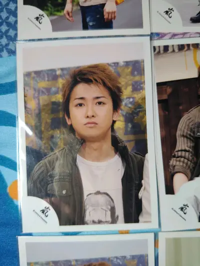 买了些纸片人，重量很轻，但是数量大概是有三十多到四十张这张，没办法走竹蜻蜓，只能用邮政，重量比较轻运费也还行，但就是有被税的发风险。



