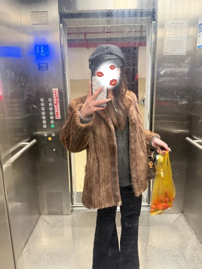 人生第一次海淘圆满成功！从下单到收货大概花了两周，物流信息全程可查，这件中古皮草品相超出预期，没有明显磨损，颜色温柔又百搭，性价比拉满！新手完全不用担心流程复杂，跟着步骤走就能顺利收货，已经开始期待下一次海淘啦～